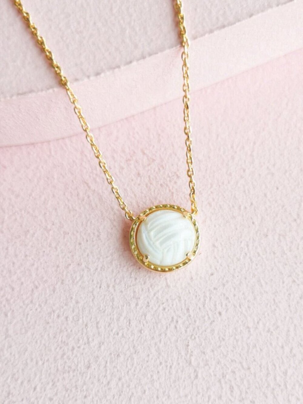 Kendra Scott - Volleyball White Mother-of-Pearl Gold Necklace - NEW